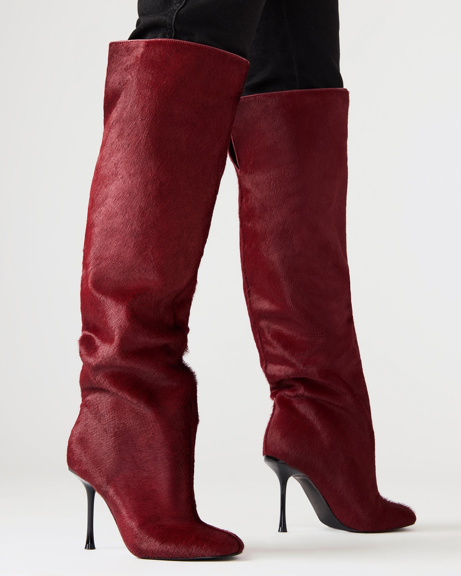 ALLURING RED